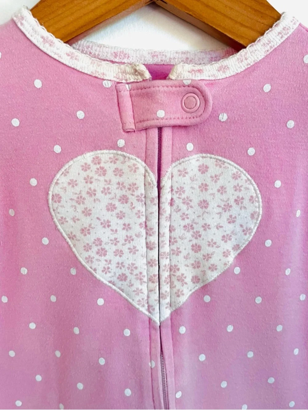 6/$20💥Baby Girl Pink Heart Sleeper / Playsuit, Footed, Floral Soles & Cuffs - Picture 2 of 11